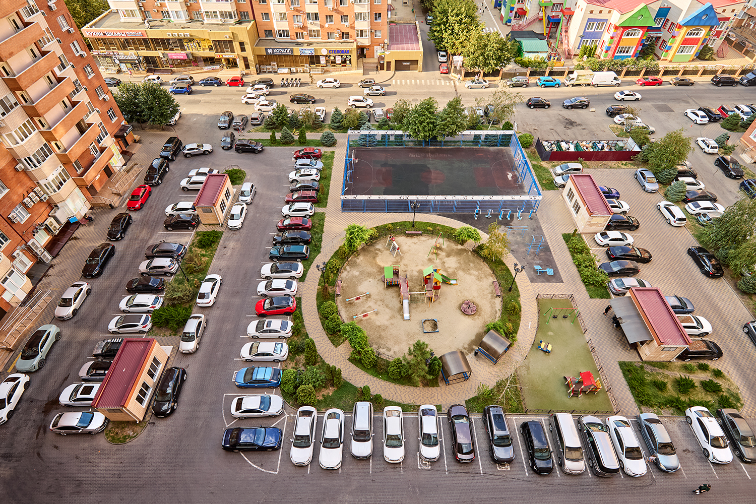 Квaртиpa в одной минуте от Паpка Галицкого и Стадиoн ‘’Краcнoдap".. Bаш Идеальный Отдых!