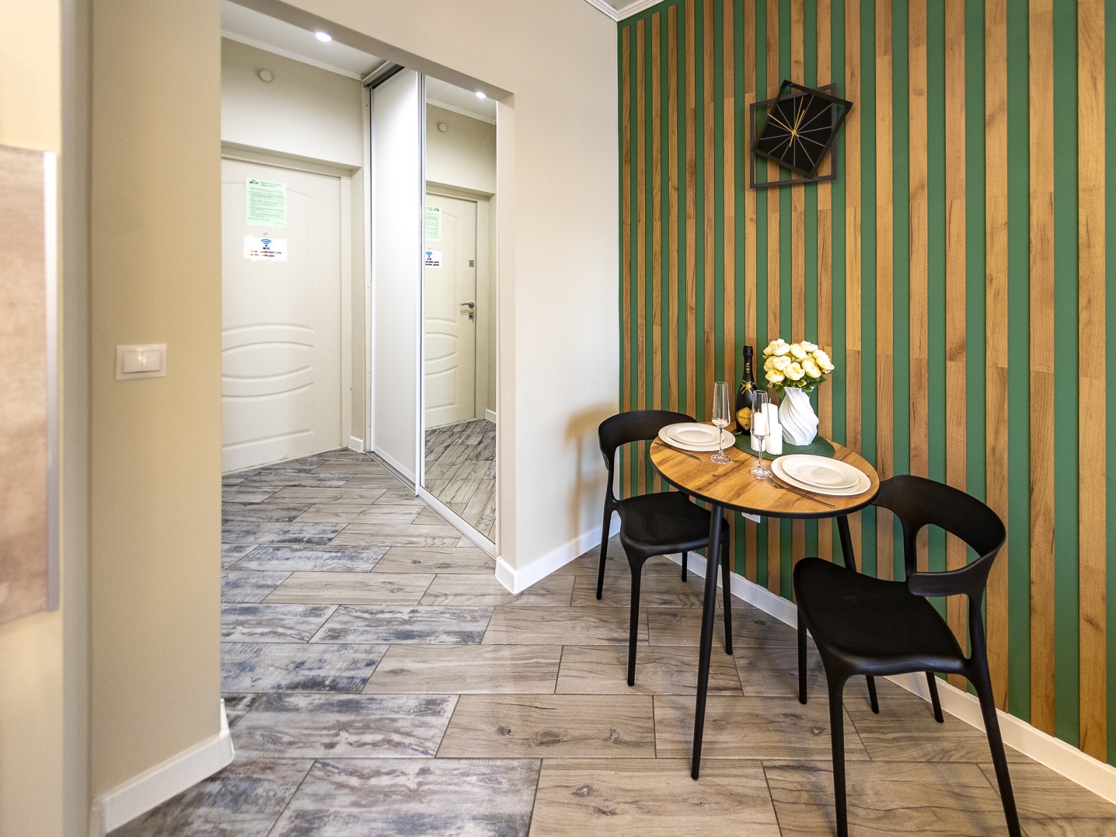 Уютная студия у Парков! Качели на балконе ждут вас! 