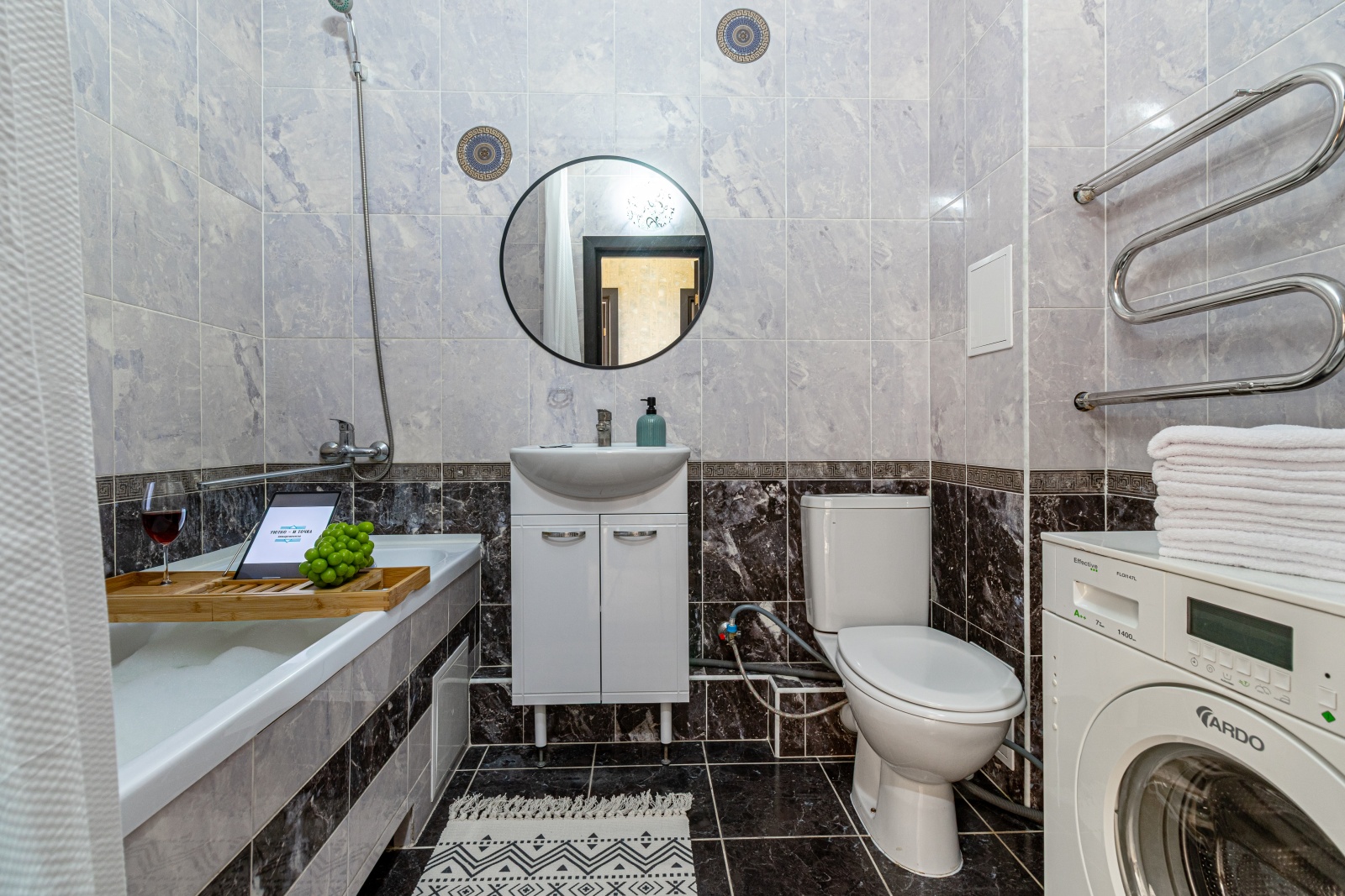 Ривьера Галицкого": Погрузитесь в Атмосферу Отдыха в Светлых и Просторных Апартаментах у Знаменитого Парка! 