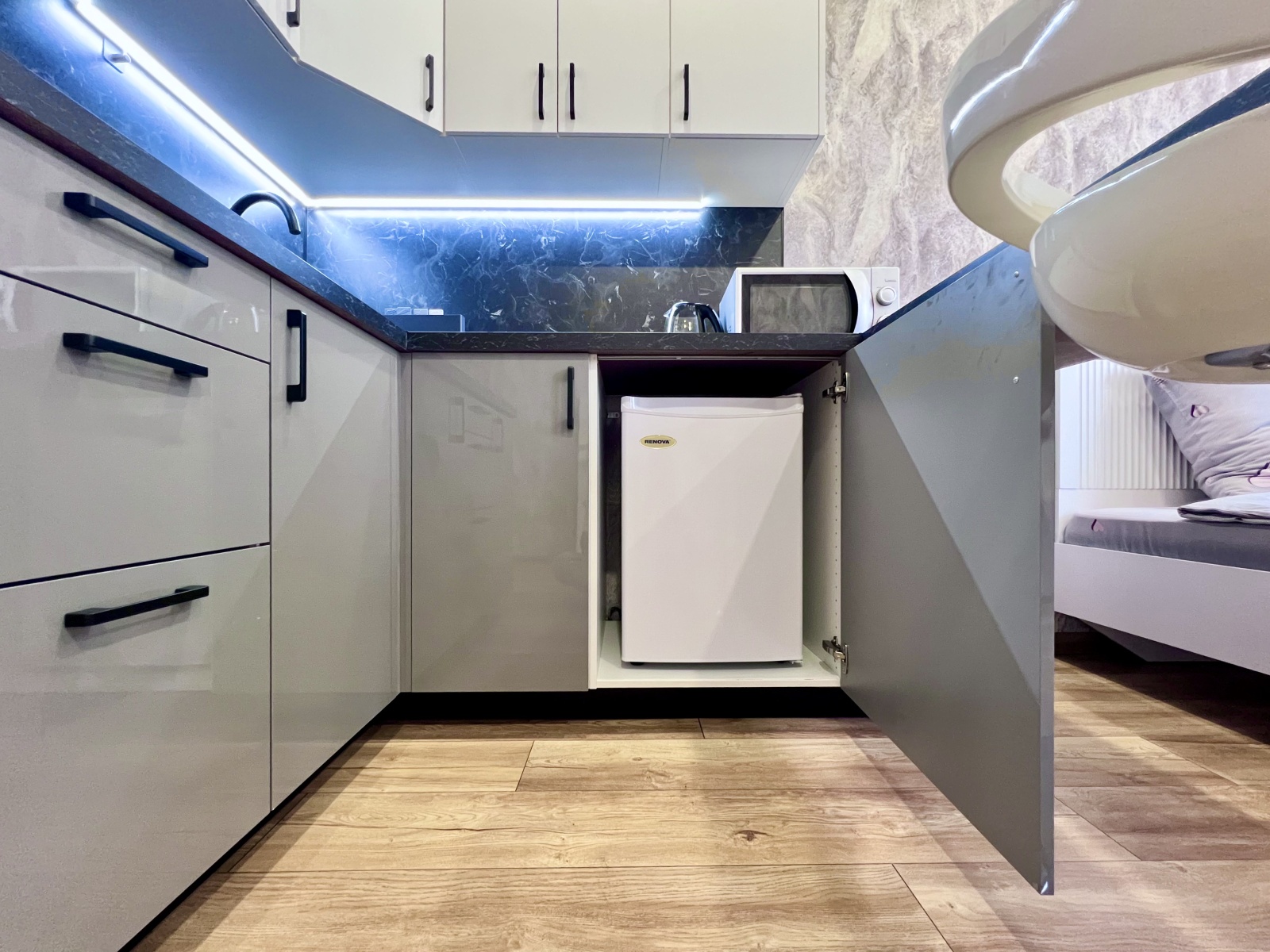 Апартаменты "Стильная студия на Цветах"