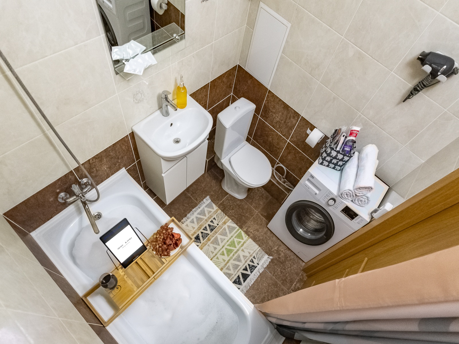 Волшебный вид на "Облака" с балкона-качели! (Рядом с парком Галицкого).