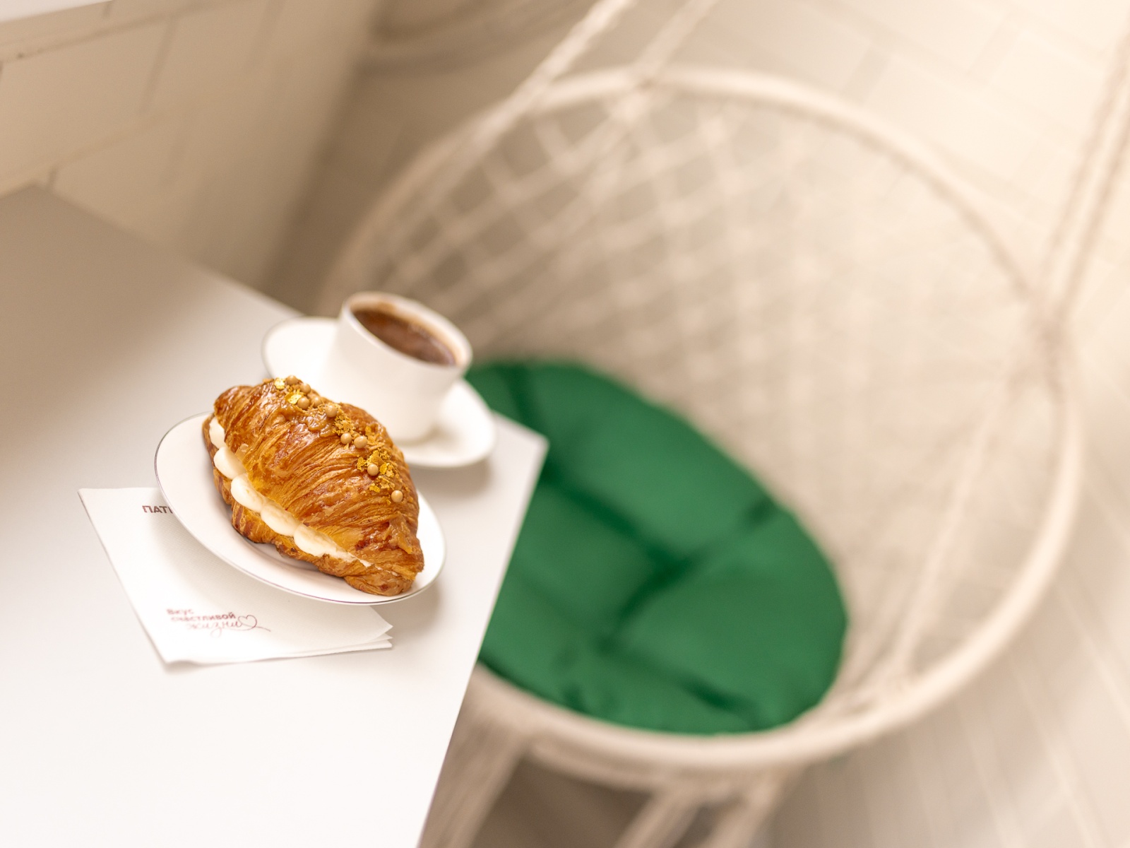 Уютная студия у Парков! Качели на балконе ждут вас! 