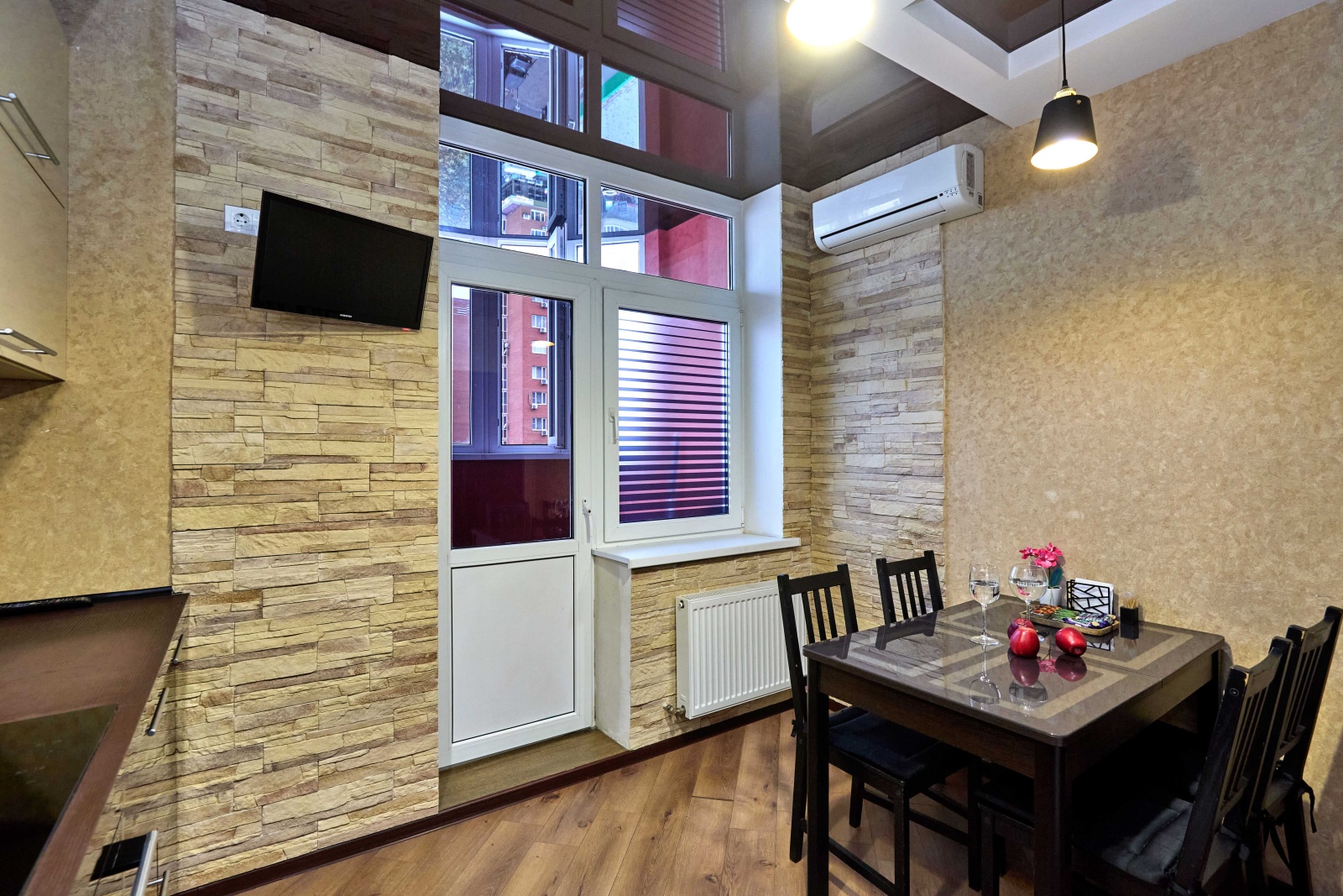 Квaртиpa c зaвoраживающим видом нa Паpк Галицкого и Стадиoн