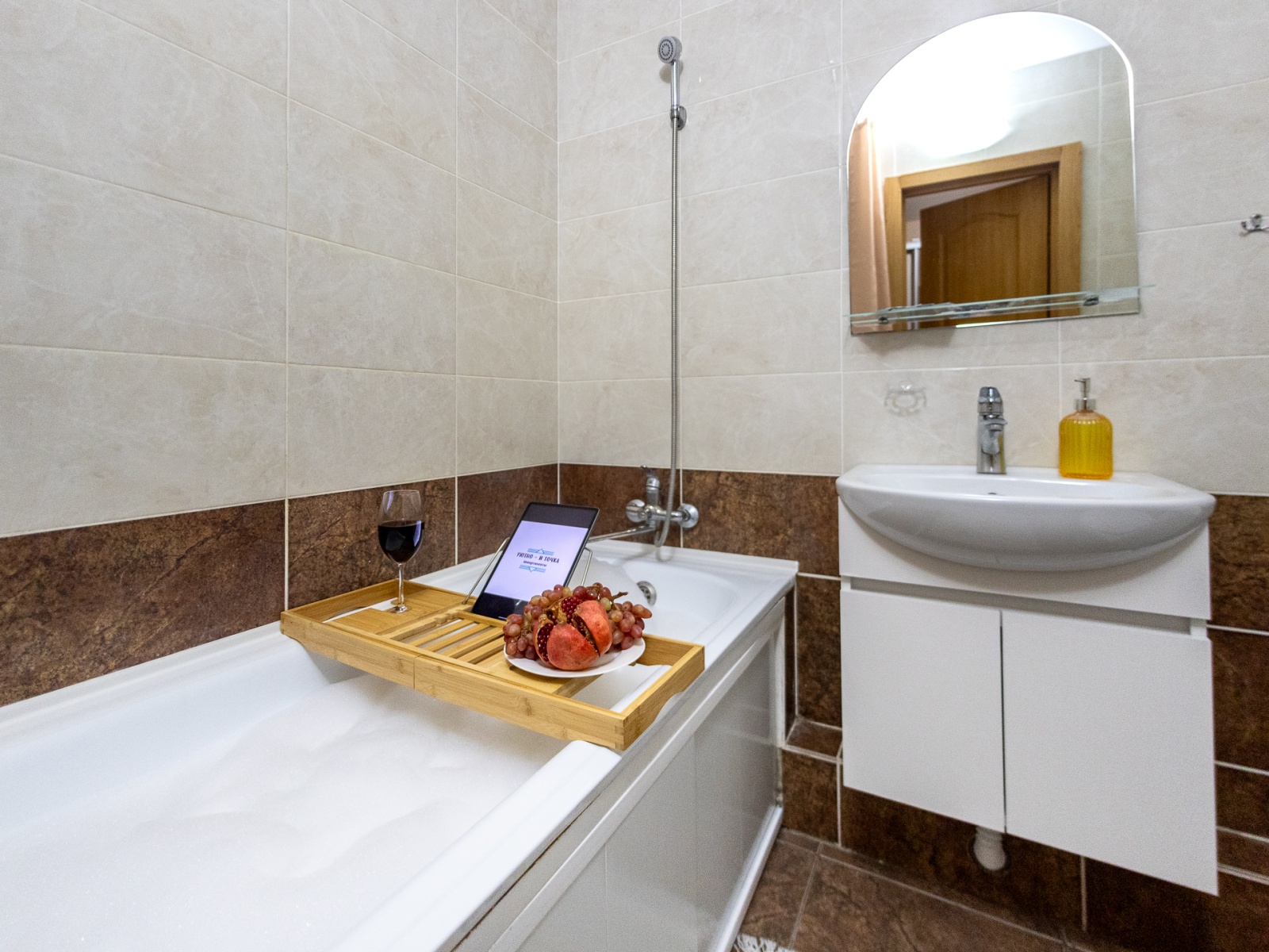 Волшебный вид на "Облака" с балкона-качели! (Рядом с парком Галицкого).