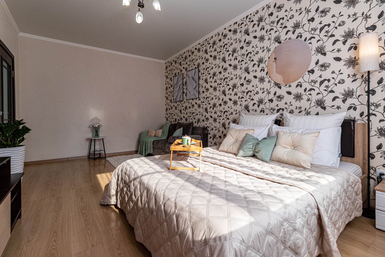 Ривьера Галицкого": Погрузитесь в Атмосферу Отдыха в Светлых и Просторных Апартаментах у Знаменитого Парка! 