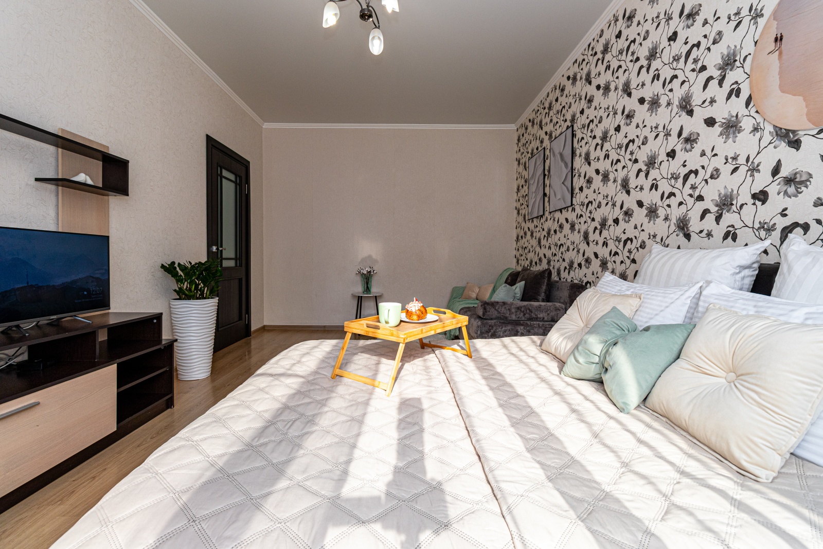 Ривьера Галицкого": Погрузитесь в Атмосферу Отдыха в Светлых и Просторных Апартаментах у Знаменитого Парка! 