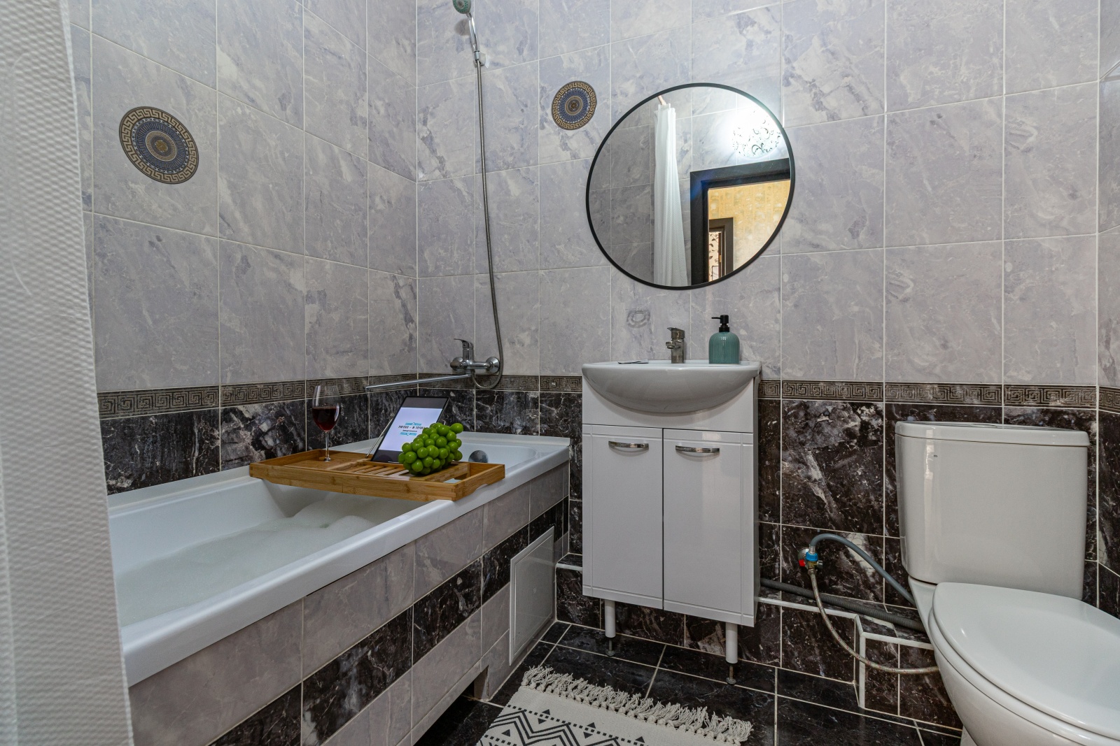 Ривьера Галицкого": Погрузитесь в Атмосферу Отдыха в Светлых и Просторных Апартаментах у Знаменитого Парка! 