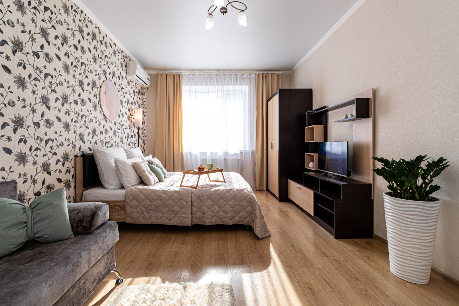 Ривьера Галицкого": Погрузитесь в Атмосферу Отдыха в Светлых и Просторных Апартаментах у Знаменитого Парка! 