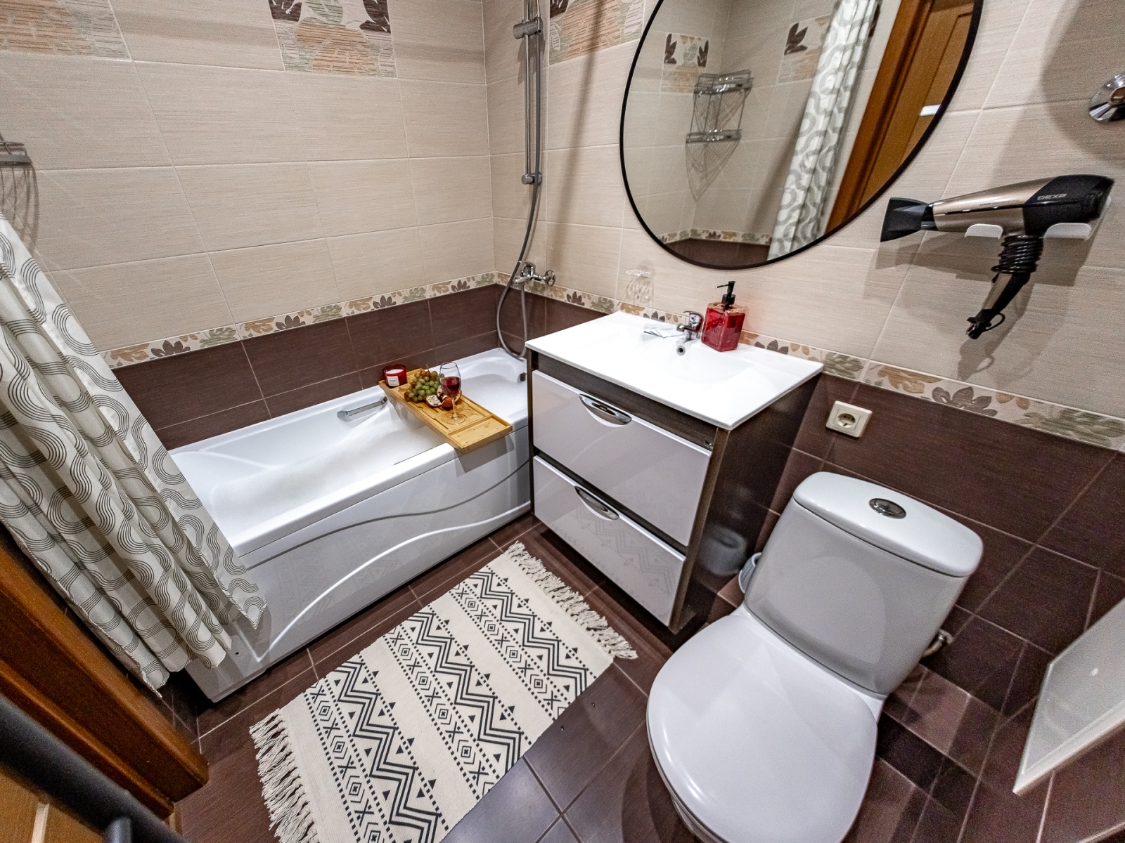 Открой Сердце Краснодара: Уютная Квартира у Парка Галицкого! 