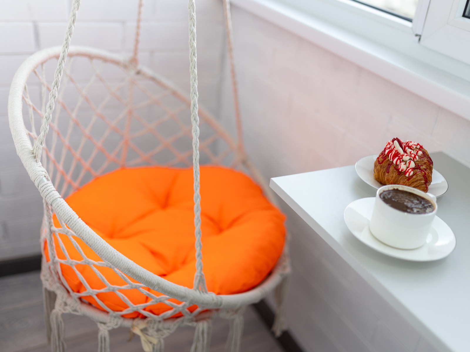 Волшебный вид на "Облака" с балкона-качели! (Рядом с парком Галицкого).