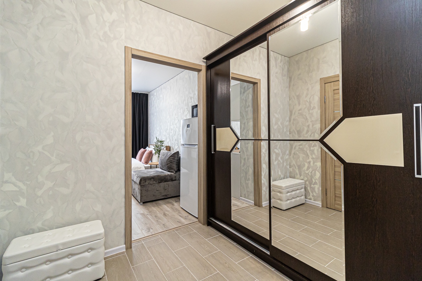 Новая УЮТНАЯ студия возле стадиона «Кpаcнoдаp», ЯПОНСКОГО САДА и ПАРКА ГАЛИЦКОГО