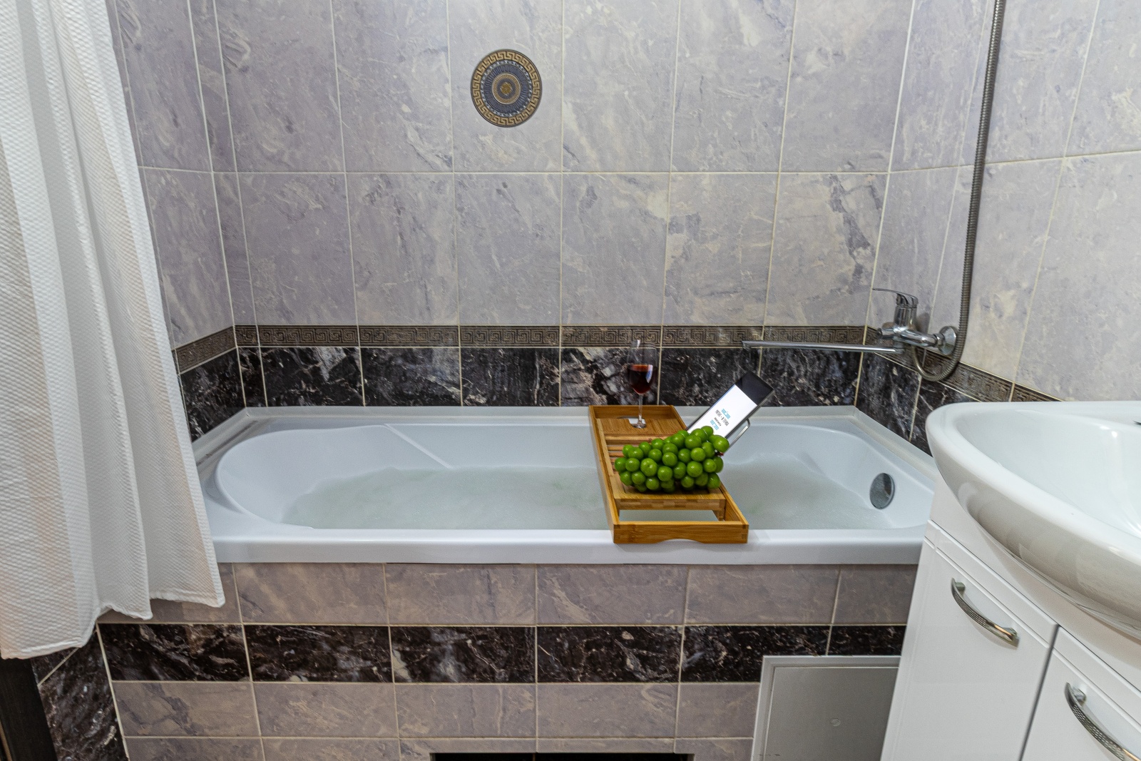 Ривьера Галицкого": Погрузитесь в Атмосферу Отдыха в Светлых и Просторных Апартаментах у Знаменитого Парка! 