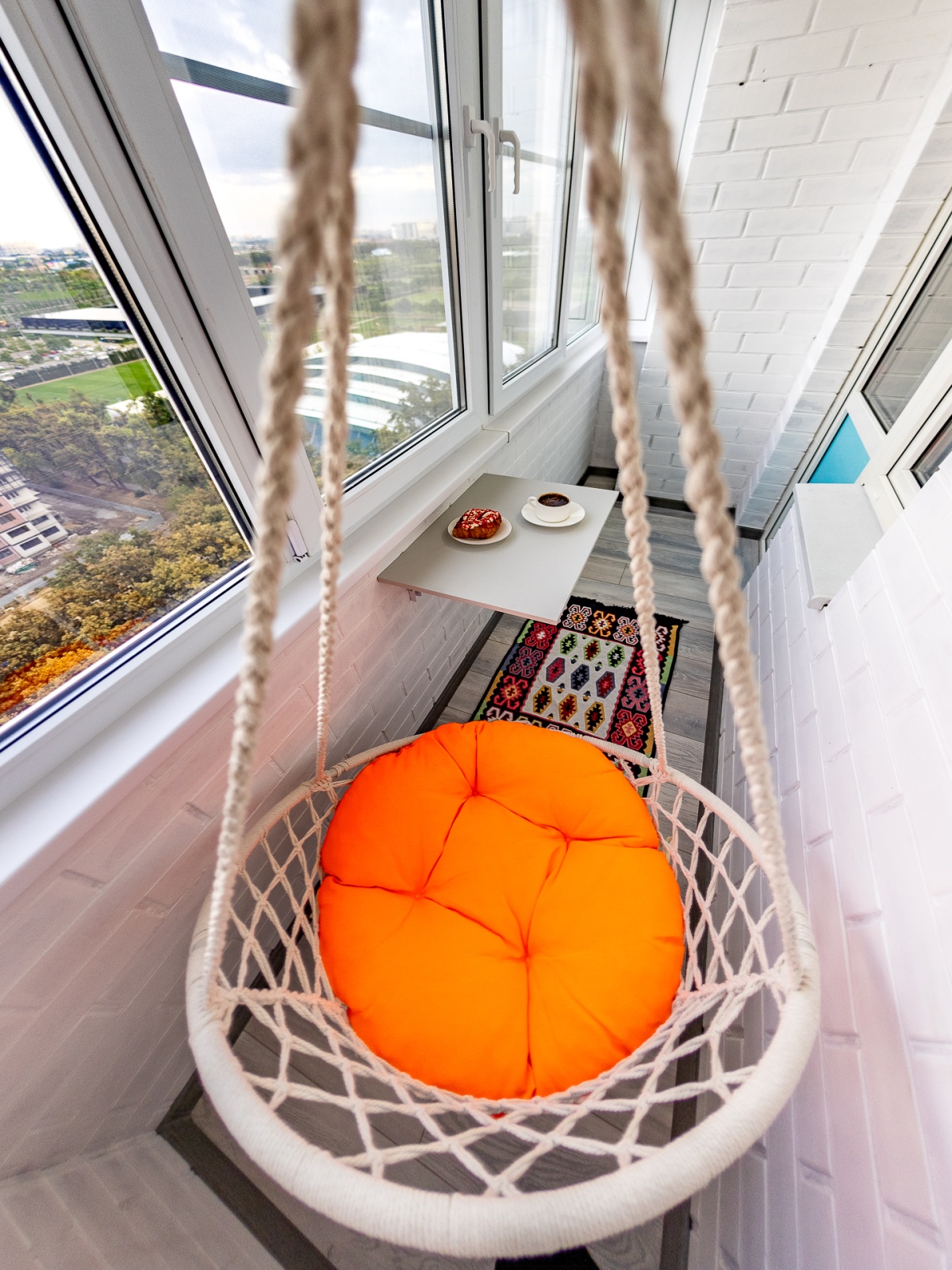 Волшебный вид на "Облака" с балкона-качели! (Рядом с парком Галицкого).