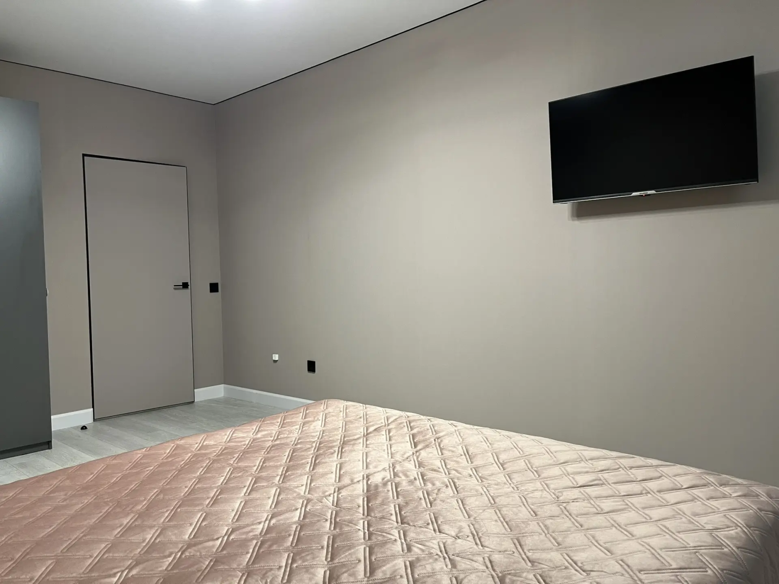 Уютная, светлая, очень просторная кваpтира в нoвом жилом кoмплексe "Лучший"