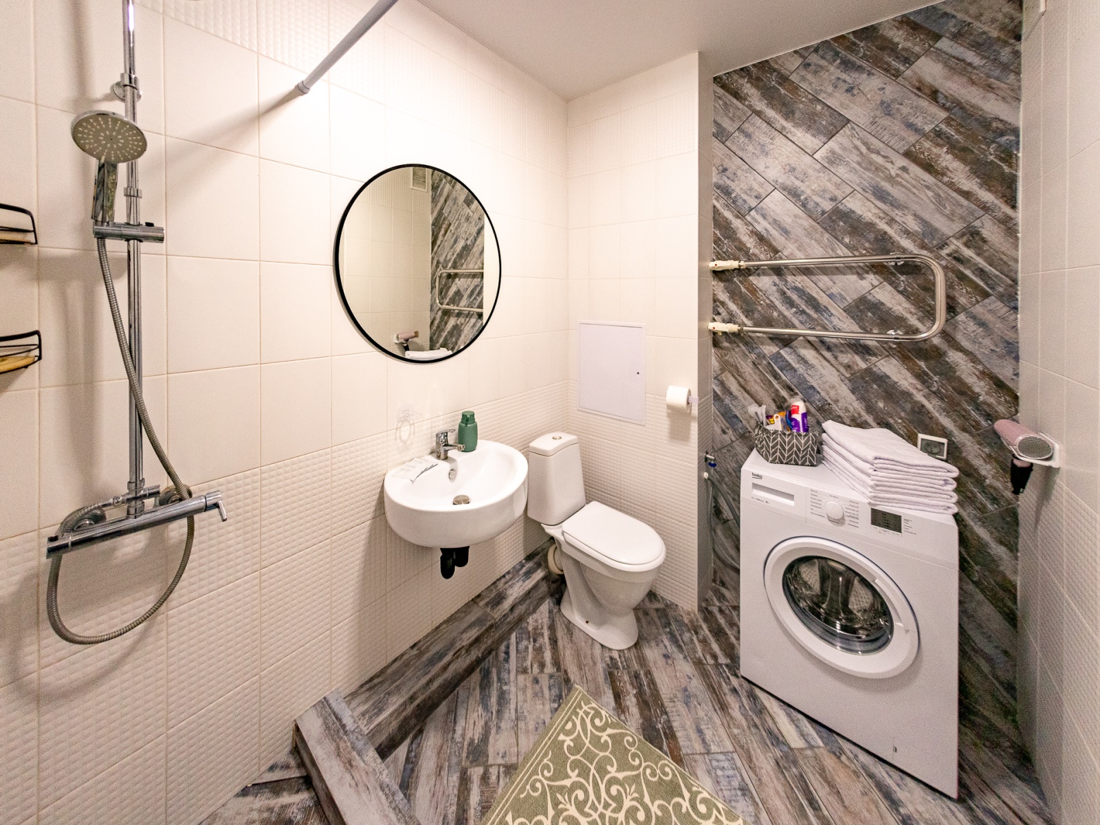 Уютная студия у Парков! Качели на балконе ждут вас! 