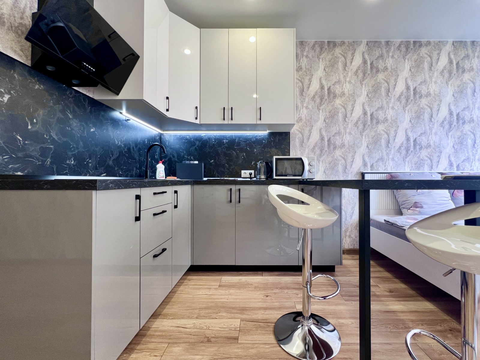 Апартаменты "Стильная студия на Цветах"