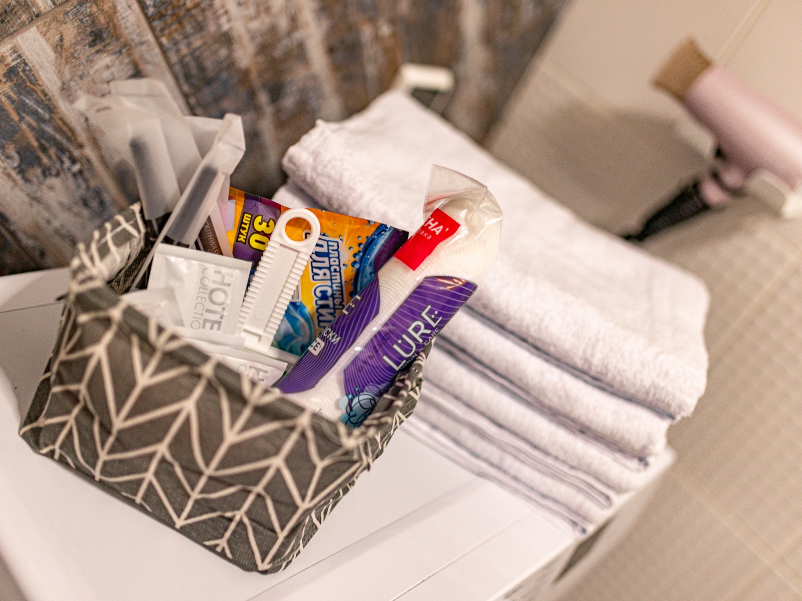 Уютная студия у Парков! Качели на балконе ждут вас! 