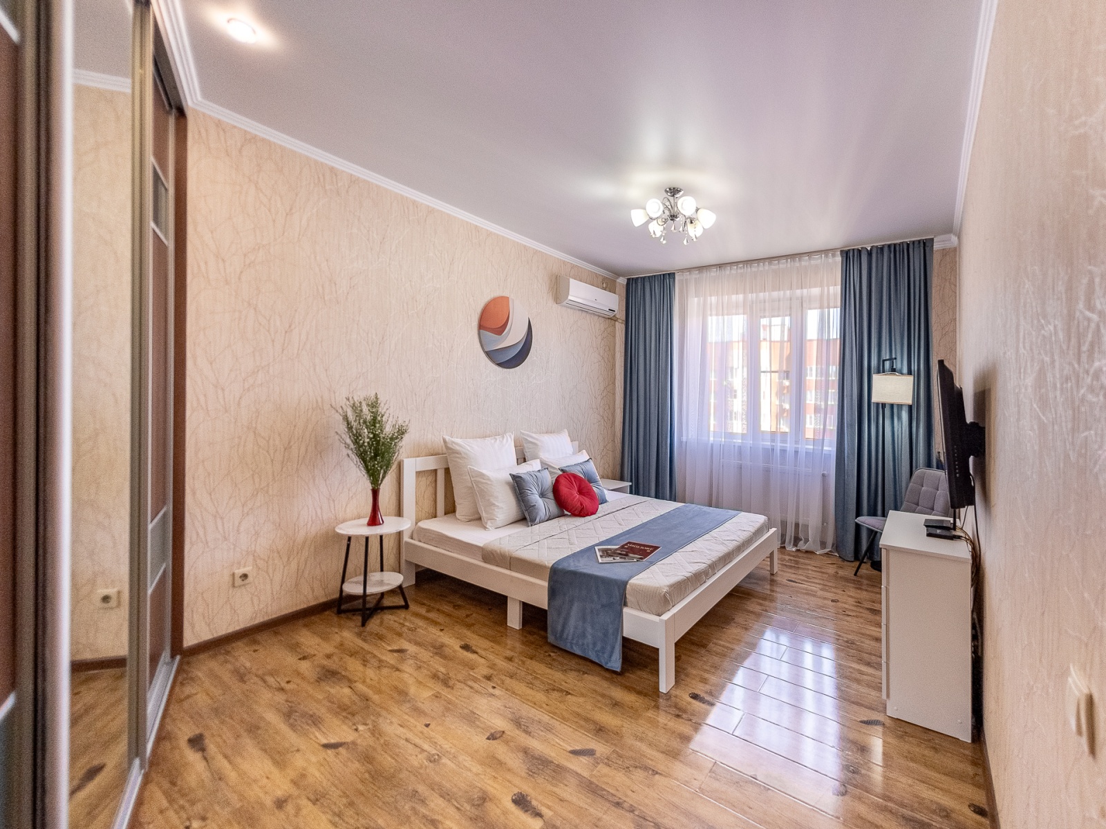 Открой Сердце Краснодара: Уютная Квартира у Парка Галицкого!