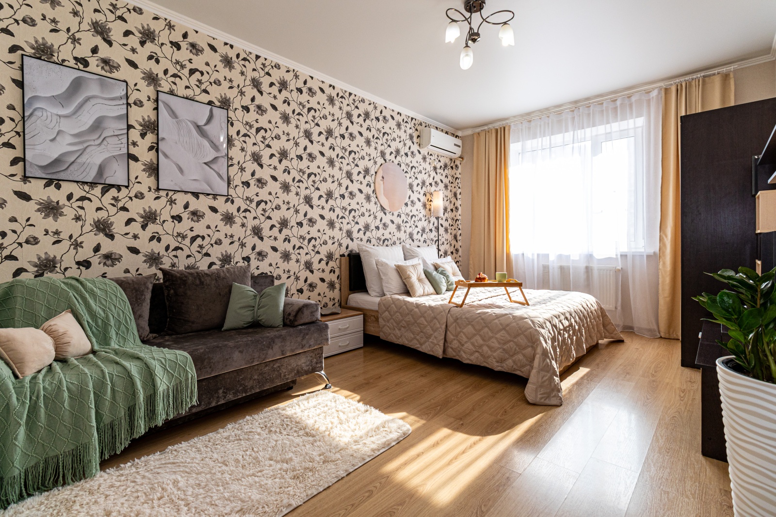 Ривьера Галицкого": Погрузитесь в Атмосферу Отдыха в Светлых и Просторных Апартаментах у Знаменитого Парка! 