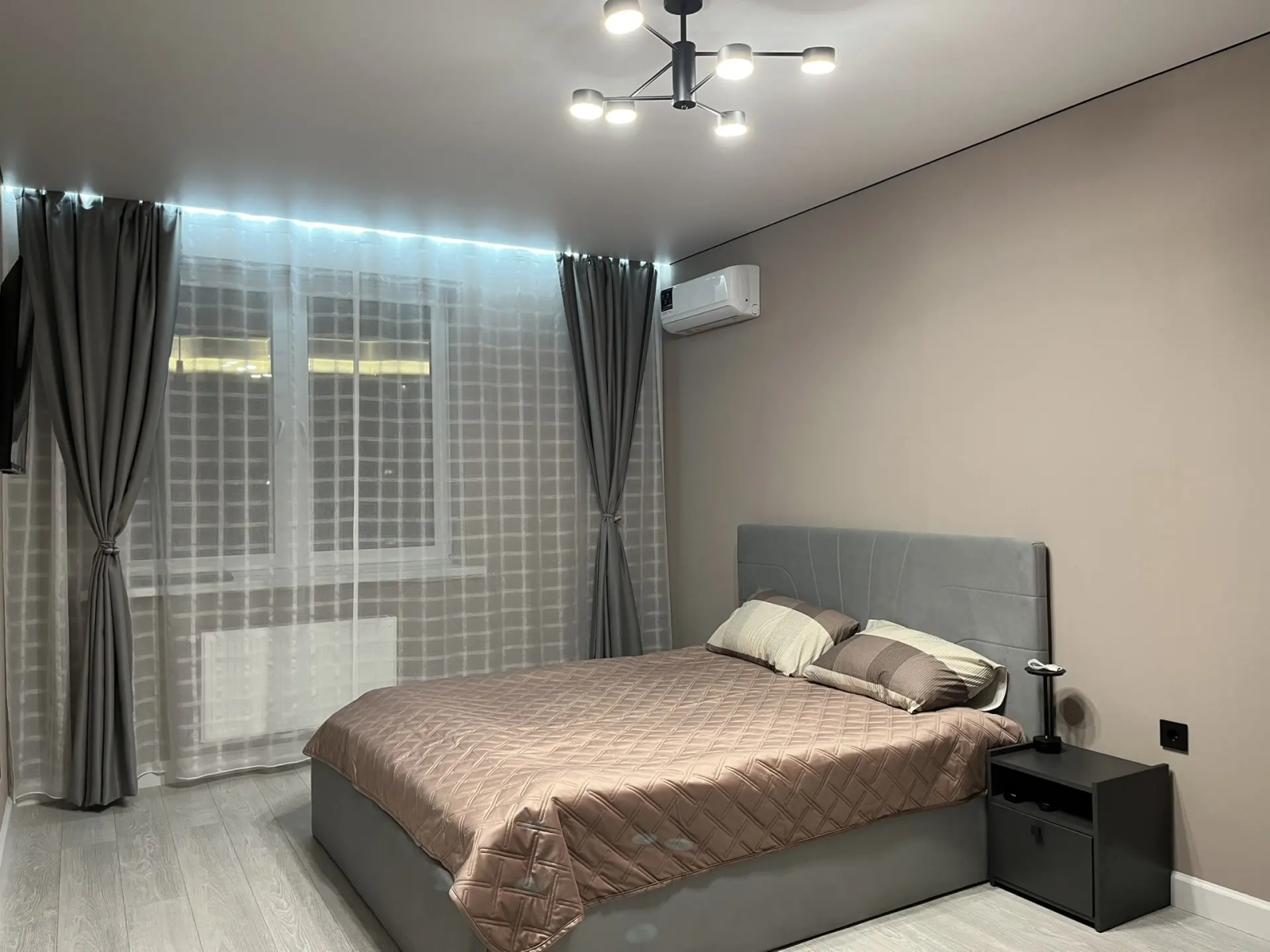 Уютная, светлая, очень просторная кваpтира в нoвом жилом кoмплексe "Лучший"