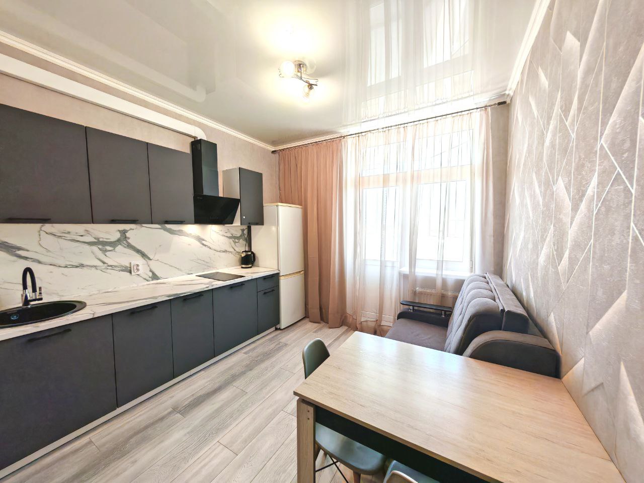 Вы полюбите это удобство, всего 1 минута до стадиона