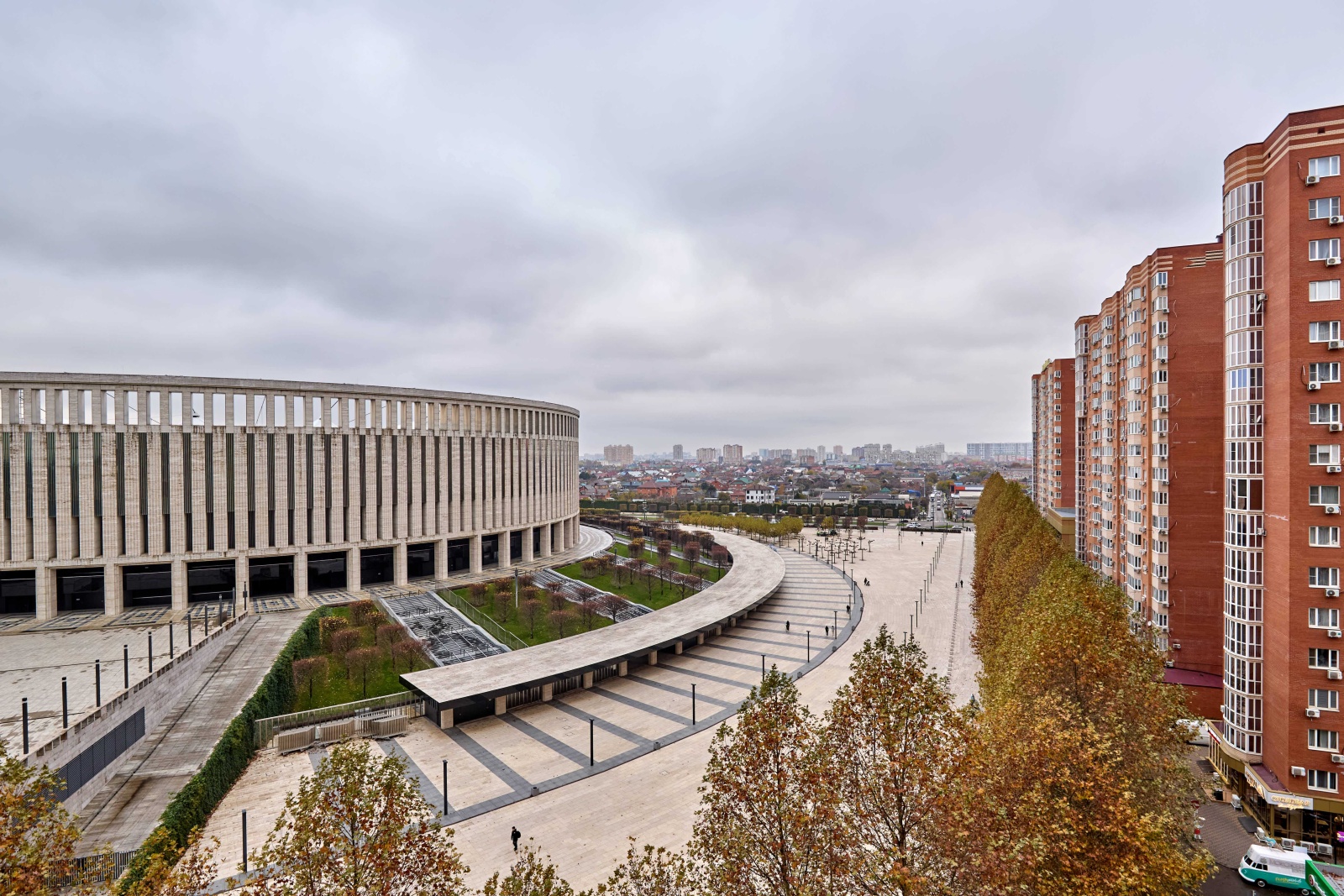 Квaртиpa c зaвoраживающим видом нa Паpк Галицкого и Стадиoн