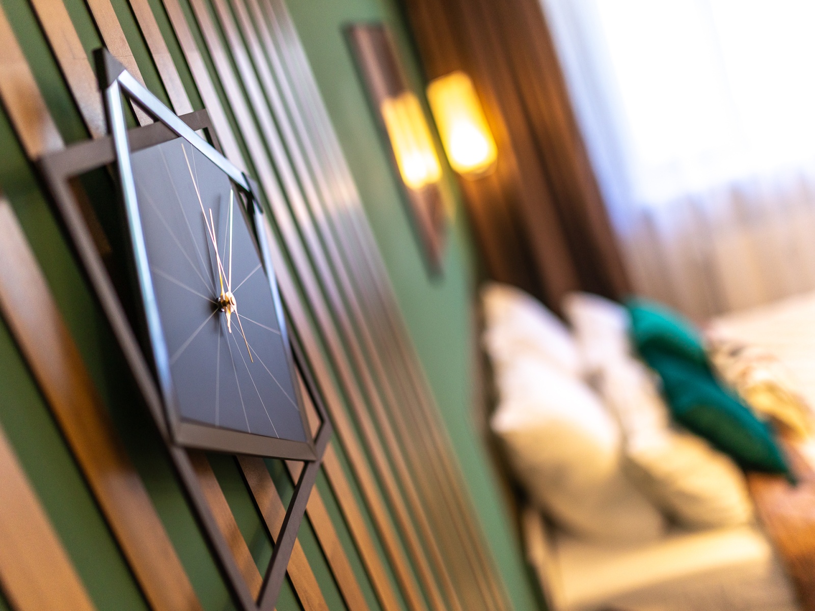 Уютная студия у Парков! Качели на балконе ждут вас! 