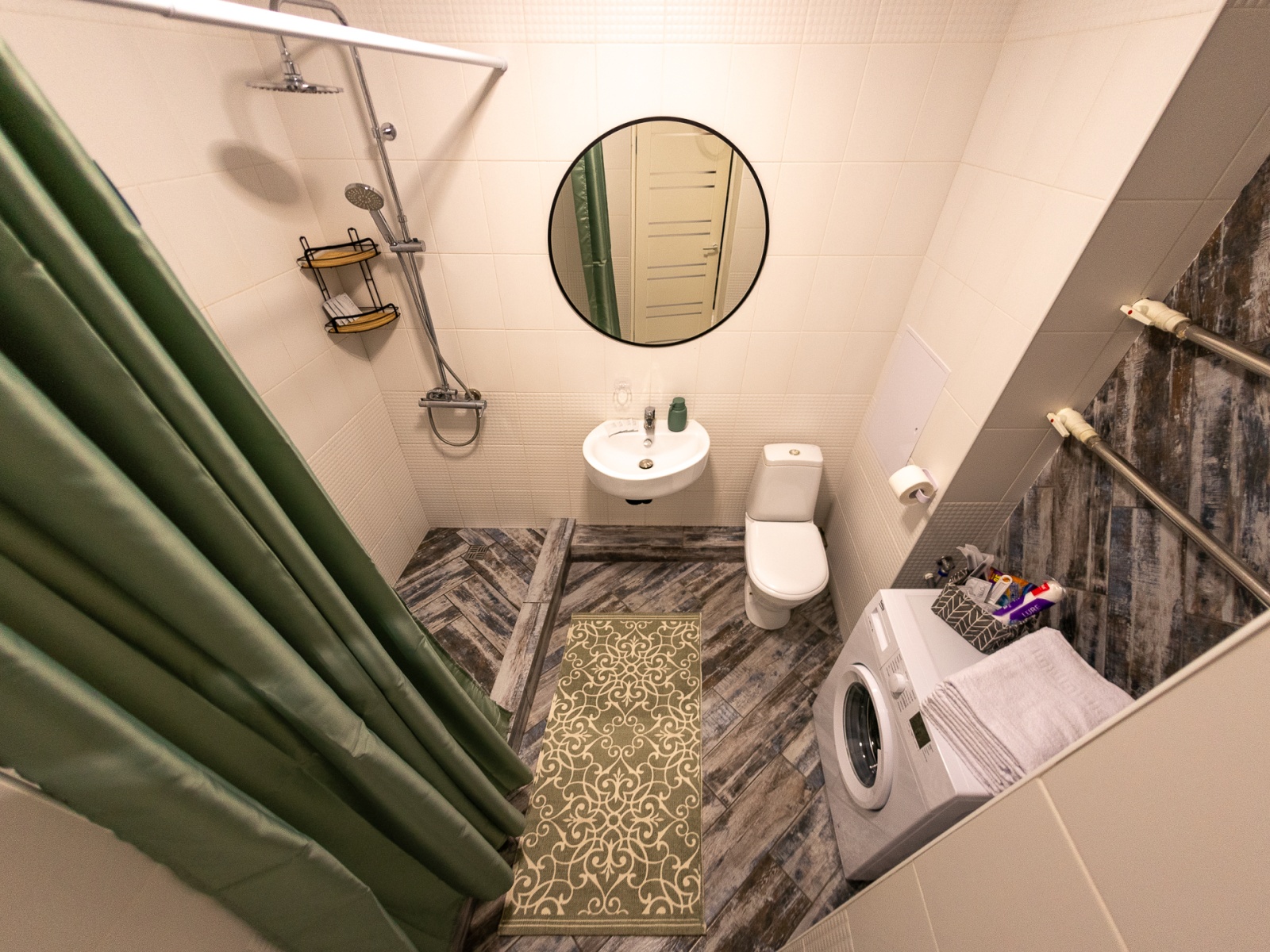 Уютная студия у Парков! Качели на балконе ждут вас! 