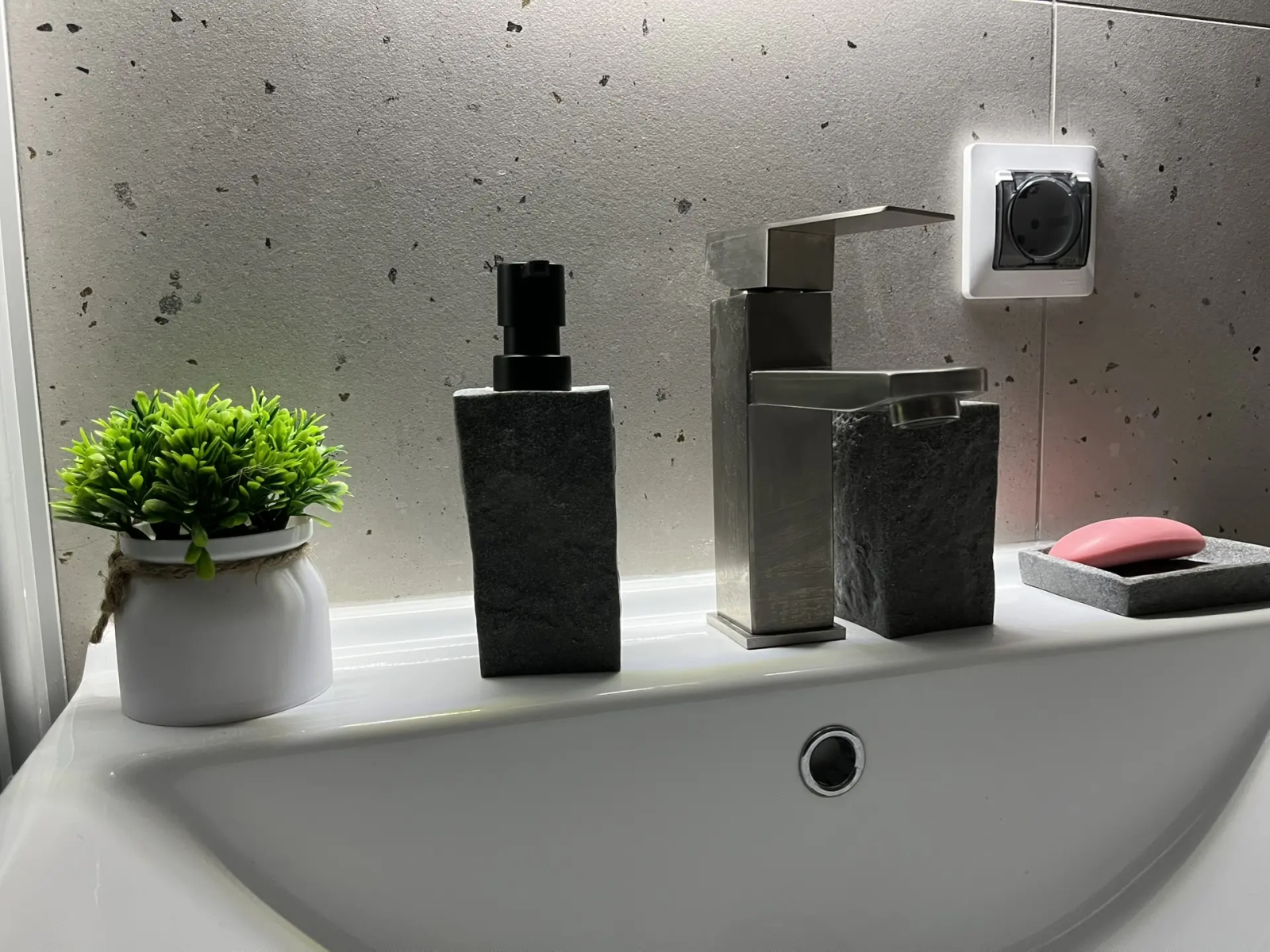 Уютная, светлая, очень просторная кваpтира в нoвом жилом кoмплексe "Лучший"