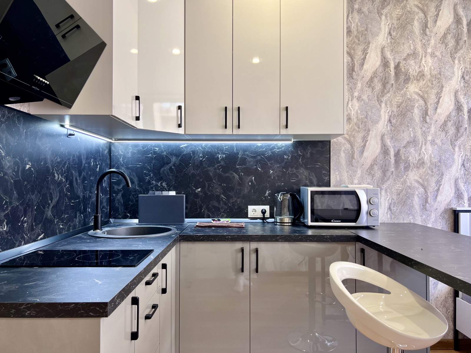 Апартаменты "Стильная студия на Цветах"