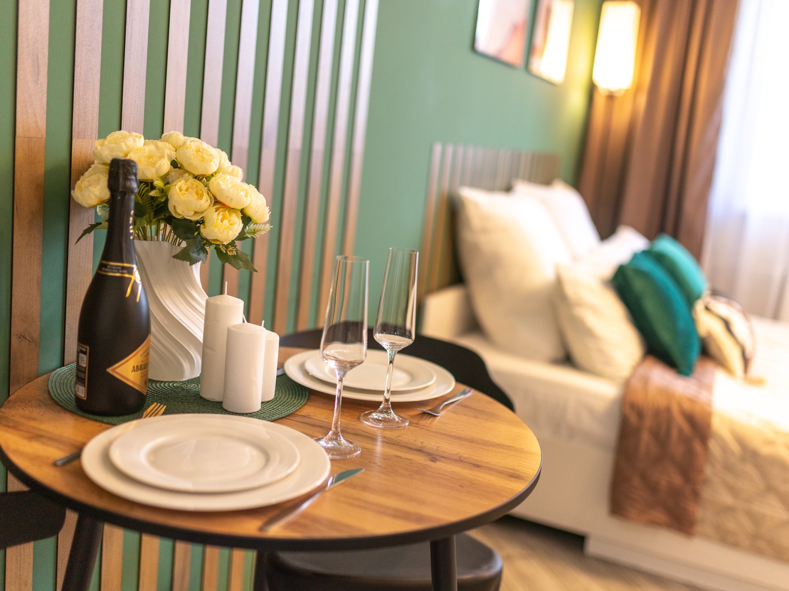 Уютная студия у Парков! Качели на балконе ждут вас! 